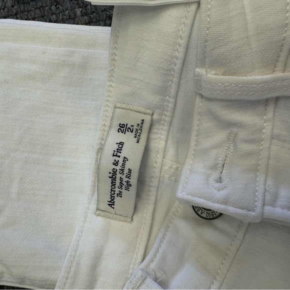 A&F The Super Skinny Jean, High Rise Sz 26 - Picture 3 of 3